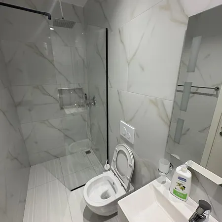 N10 شقة Velipojë